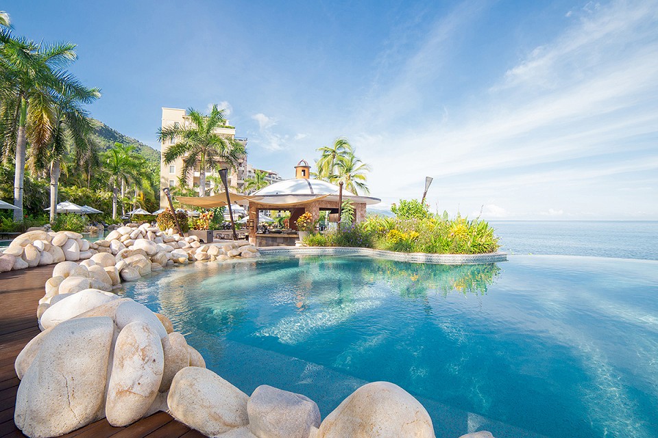 gbpv-facilities-infinity-pool-high_03-w1144h640
